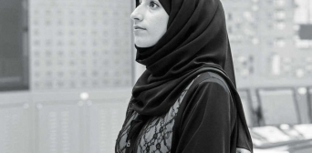 ©️Arabian Business Global: Среди женщин в ТОП-100 самых умных людей в ОАЭ — первая эмиратская женщина-ученый-ядерщик Амани Аль-Хосани (Amani Al Hosani)