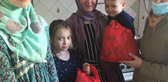 ©️Safiya. Мусульманки Запоріжжя: Акція «Солодкість іфтару» — мусульманки зібрали солодкі подарунки для самих маленьких одновірців