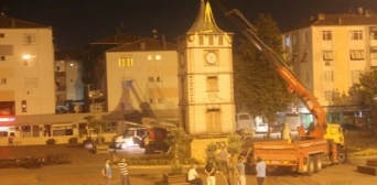 В турецком районе Дериндже, на площади Крыма демонтажу подверглись башенные часы, которые символизировали крымскотатарский народ