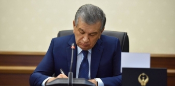 Президент Узбекистана разрешил носить хиджаб в общественных местах