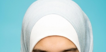 Три нью-йоркские мусульманки получат $ 180 тысяч компенсации за принуждение снять хиджабы в полиции