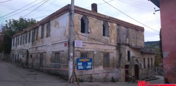 Новые власти Бахчисарая уничтожают и уродуют исторические здания