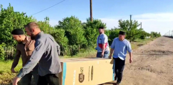 Запорожские мусульмане подарили нуждающейся семье с Новоалексеевки новый холодильник с продуктами