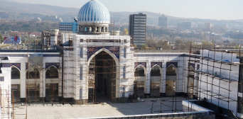 В Таджикистане возводят мечеть для одновременной молитвы 120 тысяч мусульман